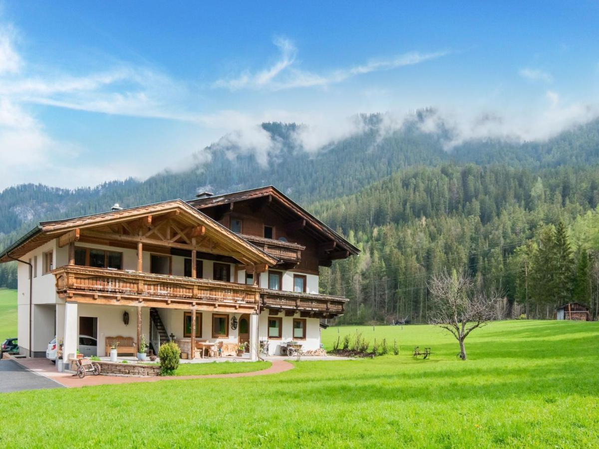 Apartment In Saalfelden Am Steinernen Meer Bagian luar foto